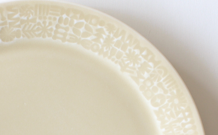 【波佐見焼】PATTERNED PLATE 21 ecru 【BIRDS’ WORDS】 [CF096]