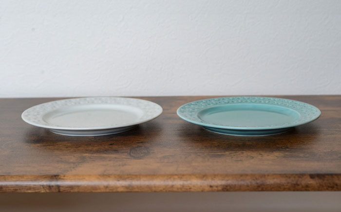 【波佐見焼】リムプレート トランプ レリーフ ホワイト・アクアグリーン ペアセット【ルセラ・ポーセリン】 [CG10]