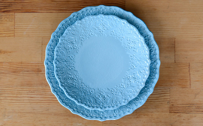 【波佐見焼】レースプレート ペールブルー 大小 2枚セット【ルセラ・ポーセリン】 [CG11]