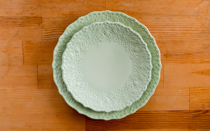 【波佐見焼】レースプレート ペールグリーン 大小 2枚セット【ルセラ・ポーセリン】 [CG12]