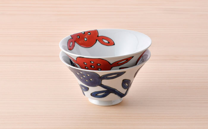 【波佐見焼】愛花柄 イケメン丼(小) ペア 赤・青 【大新窯】 [DC165]