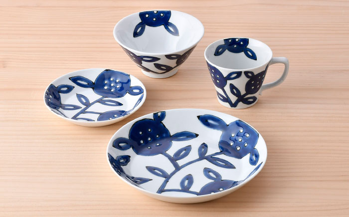 【波佐見焼】愛花柄 皿（大・小） マグカップ 茶碗 4点セット【大新窯】 [DC168]