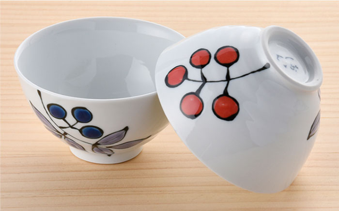 【波佐見焼】南天 夫婦 茶碗・湯呑み・小皿・箸置き 青と赤 8個セット【大新窯】 [DC81]