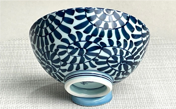 【波佐見焼】 タコ唐草 夫婦 茶碗・箸置き 縁起のいい柄シリーズ 青と赤 4個セット【大新窯】 [DC82]