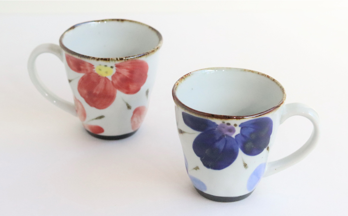 【波佐見焼】花々 フリー マグカップ ペア セット【翔芳窯】 [FE69]