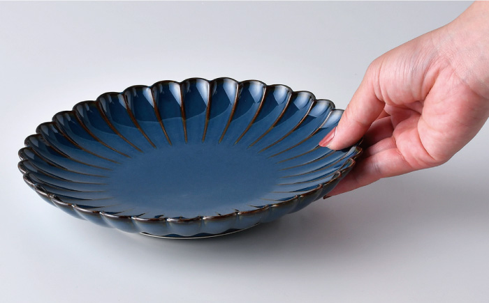 【波佐見焼】菊彫 7寸皿 プレート ネイビー 2枚セット 輪花皿【洸琳窯】 [GE55]