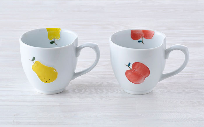 【波佐見焼】りんご・ラフランス マグカップ ペアセット【松幸陶芸】 [HB45]