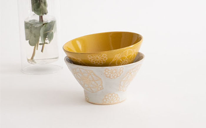 【波佐見焼】ステッチ くらわんか碗（ホワイト・イエロー）2点セット 食器  皿 茶碗 ペア【藍染窯】 [JC116]