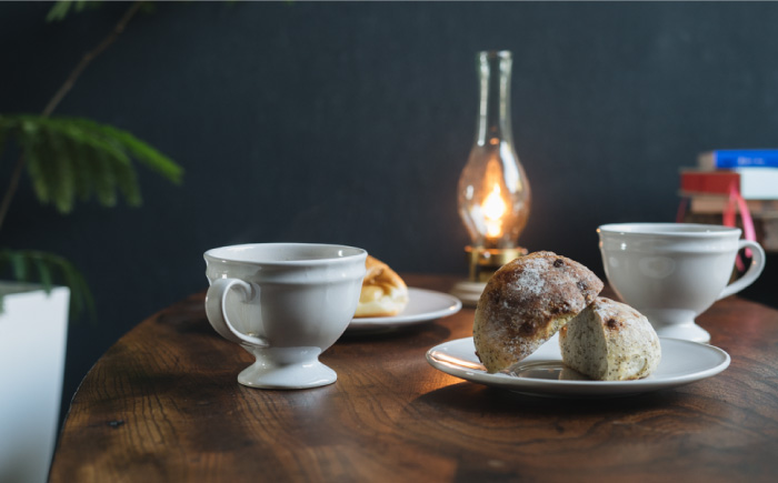 【波佐見焼】足つき マグカップ 白つや釉 2個セット【イロドリ】 [KE21]