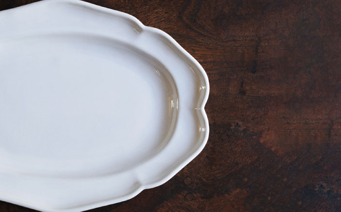 【波佐見焼】花 リムオーバル プレート （白つや釉） 2枚セット【イロドリ】 [KE36]