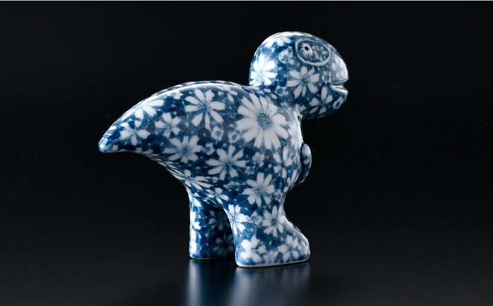 【波佐見焼】染付 恐竜 花紋 二クス 置物大 インテリア【ふきの陶】 [NF04]