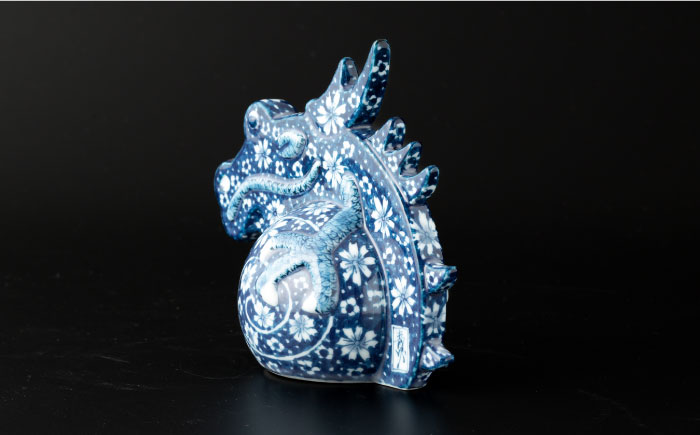 【波佐見焼】干支 龍（大）染付花紋 竹之下氏作 インテリア 置物【ふきの陶】 [NF07]