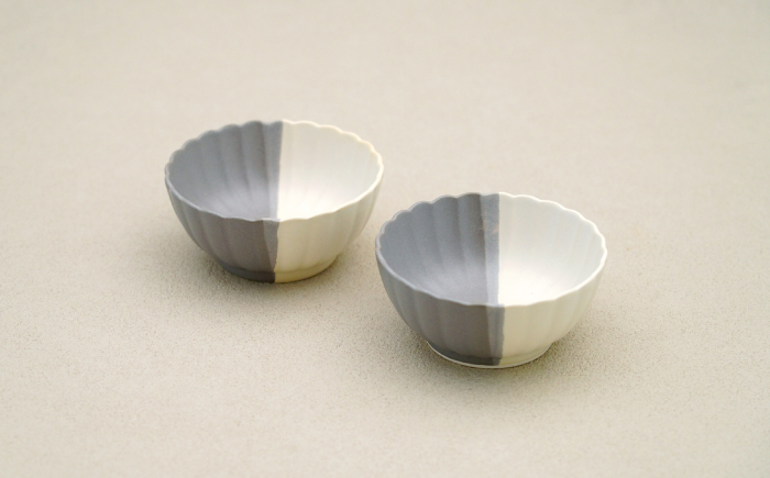 【波佐見焼】花しのぎ 丸小付 ペア ハーフカラー（グレー/白）【団陶器】 [PB187]