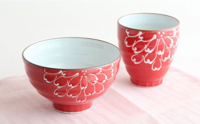 【波佐見焼】一珍菊 茶碗・湯呑 （青・赤） ペアセット【山下陶苑】 [PC41]