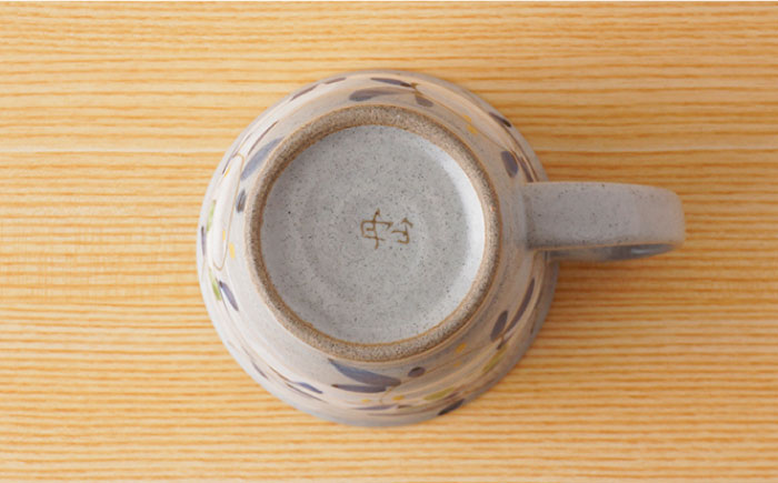 【波佐見焼】唐草小花 マグカップ（青・赤）セット【陶もと】 [PE31]