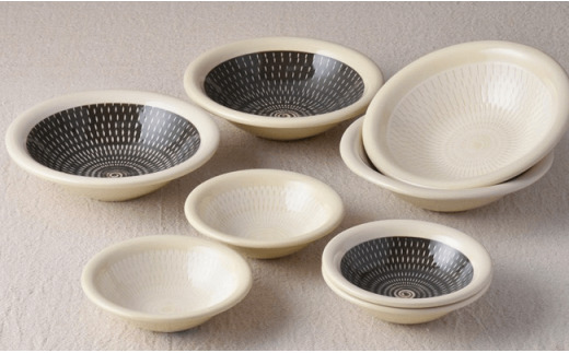 【波佐見焼】アイボリー飛び鉋（かんな）ほっこりボウル白・黒ペアセット 小鉢 ボウル 食器 食器 皿 【利左エ門窯】 [QB10]