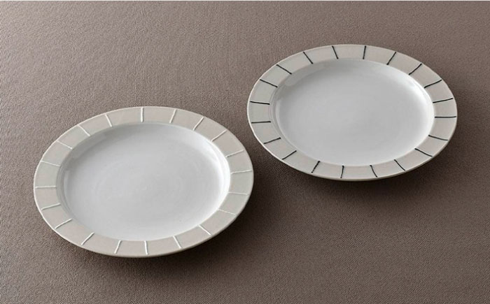 【波佐見焼】イッチン リム付 24cm プレート （白/黒） ペアセット【利左エ門窯】 [QB50]