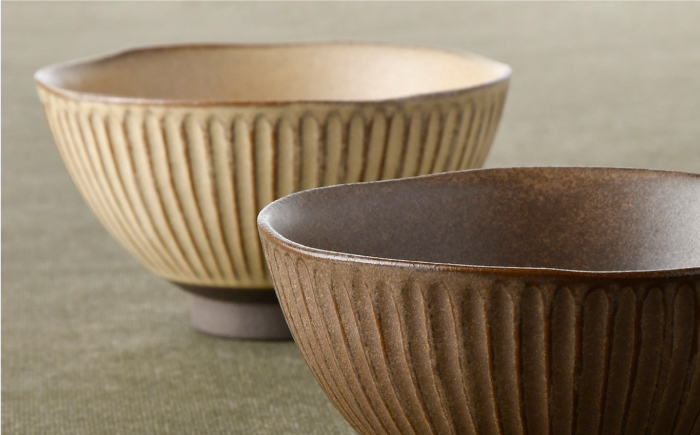 【波佐見焼】しのぎ 茶碗 ・ 湯呑み セット 窯変 マット調 ブラウン・ベージュ 食器 陶器 【トーエー】 [QC36]