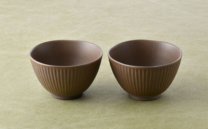 【波佐見焼】しのぎ 丼ぶり ブラウン 2個セット【トーエー】 [QC75]