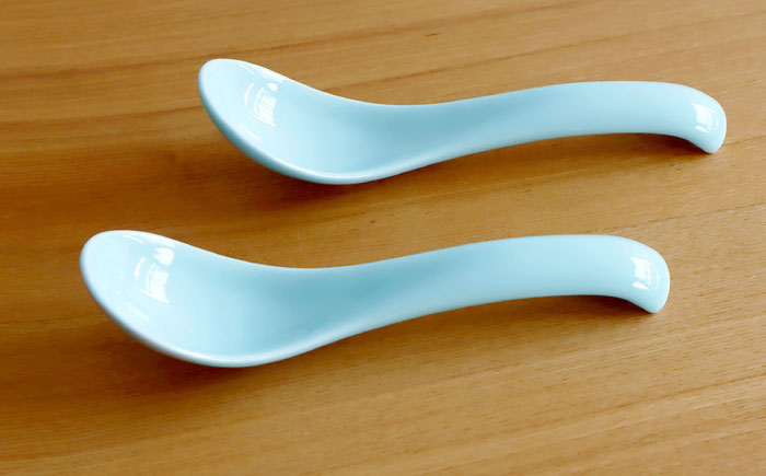 【白山陶器】【2人分の食器】よしず彫6寸めん丼とレンゲ 青白釉 4ピースセット [TA142]