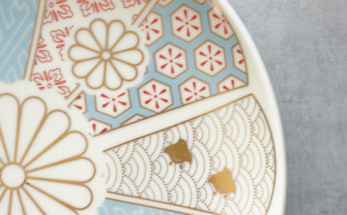 【波佐見焼】金線 吉祥紋菊ちらし 7号皿（化粧箱入り）2点セット【FOURGRACE】 [UG03]