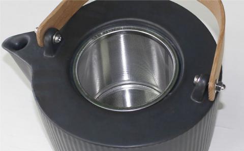 【波佐見焼】線彫黒マット ティーポット 急須 (ステンレス茶こし付)【石丸陶芸】 [LB22]