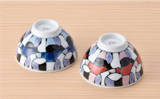【波佐見焼】ステンドグラス柄 ペア 茶碗（青・赤）【大新窯】 [DC24]