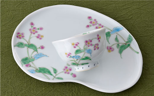 【波佐見焼】色絵野草紋小煎茶 湯呑み ソラマメ皿 プレート 2組揃い【藍水】 [GB14]