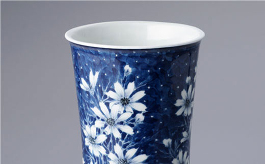 【波佐見焼】『2019年 現代の名工受賞！』染付 花器 花瓶 (コスモス)【青以窯】 [HD01]