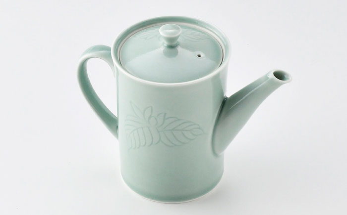 【波佐見焼】ながさき青磁 青磁彫牡丹 水差し 1点【くらわんか】 [AA50]