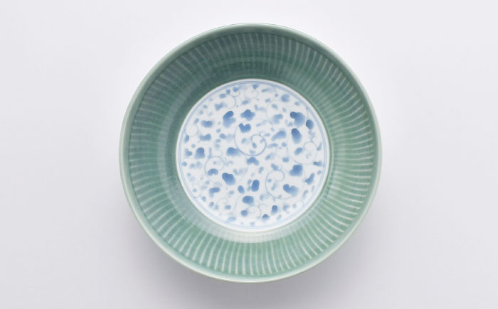 【波佐見焼】ながさき青磁 しのぎ青磁唐草文 大鉢 1点【くらわんか】 [AA51]