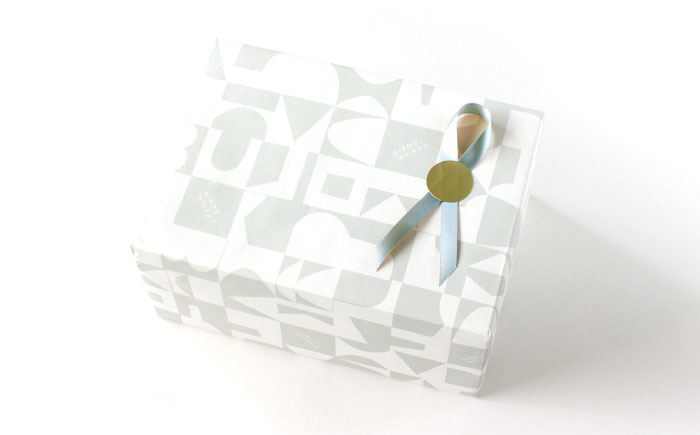 【波佐見焼】PATTERNED CUP ペア 2色セット squall gray ＋ecru【BIRDS’ WORDS】 [CF056]