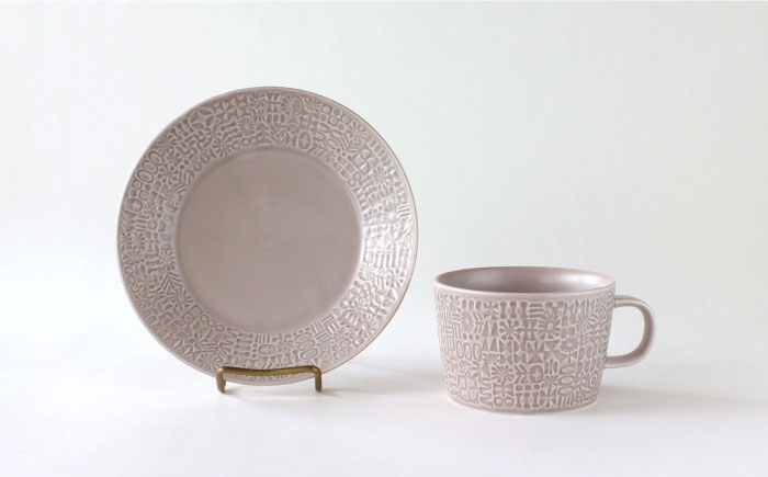 【波佐見焼】PATTERNED PLATE,MUG セット greige 【BIRDS’ WORDS】 [CF089]