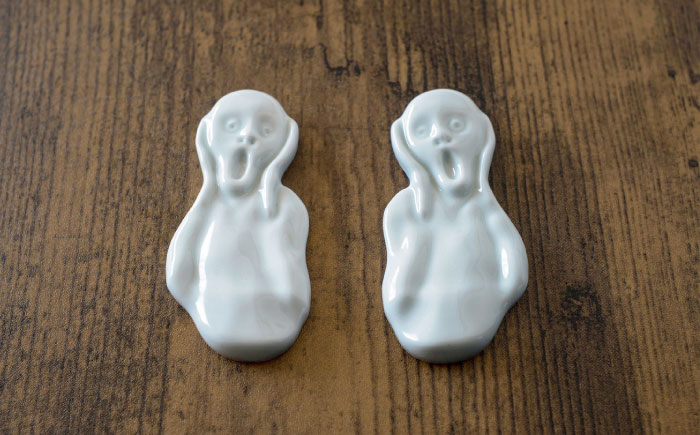 【波佐見焼】レリーフ醤油皿・箸置き ムンク 白 4点セット【ルセラ・ポーセリン】 [CG08]