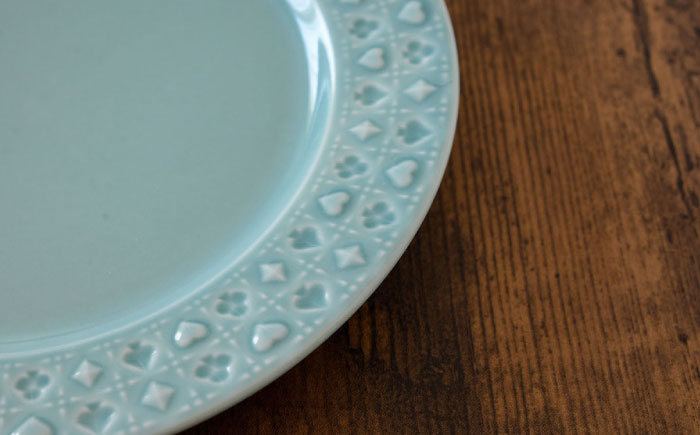 【波佐見焼】リムプレート トランプ レリーフ ホワイト・アクアグリーン ペアセット【ルセラ・ポーセリン】 [CG10]