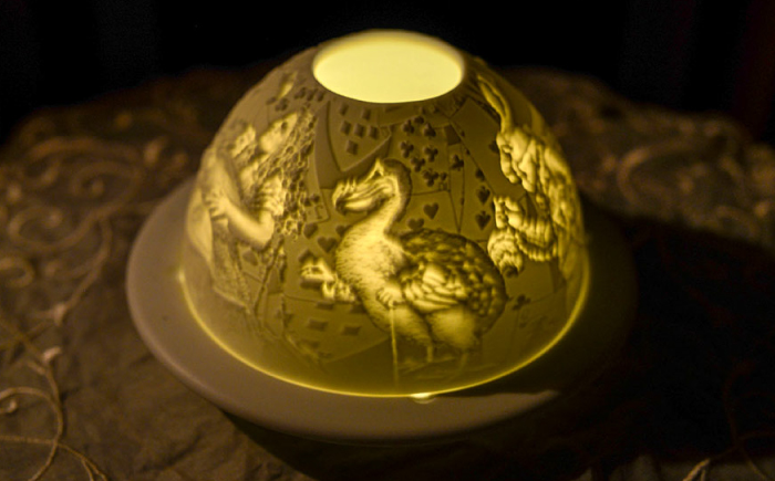 【波佐見焼】リトファニーキャンドルライト〈不思議の国のアリス〉【ルセラ・ポーセリン】 [CG14]