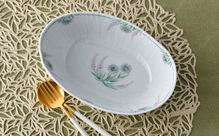 【波佐見焼】野鶏頭 矢車草 楕円鉢【藍水】 [GB52]