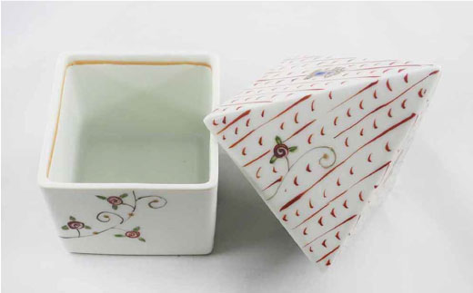 【波佐見焼】いえのカタチ 蓋物 つるバラ×赤ずきん セット 食器 皿 【堀江陶器】 [JD114]