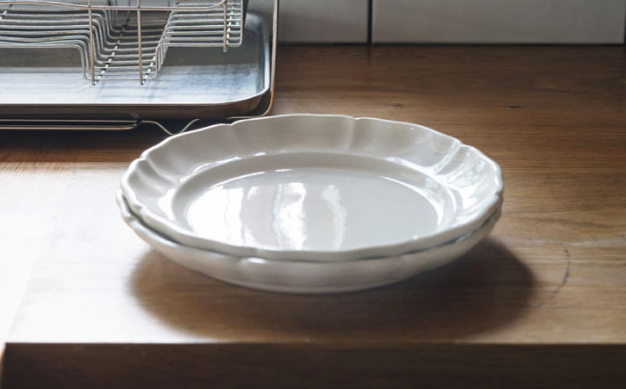 【波佐見焼】花リムプレート ミルク色 2枚セット【イロドリ】 [KE67]