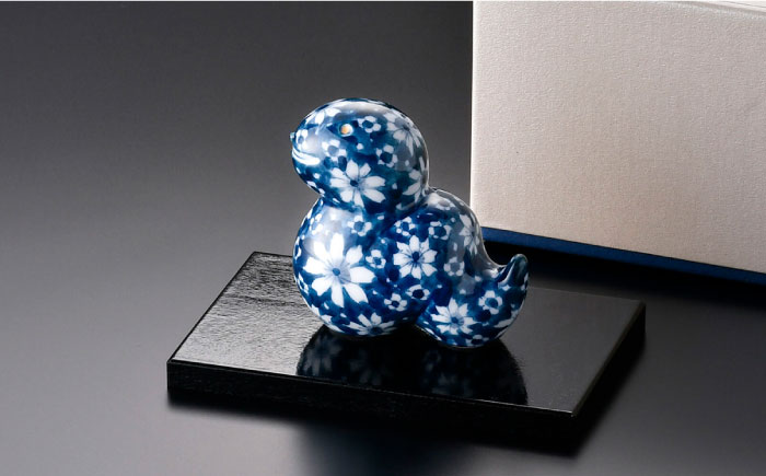 【波佐見焼】干支飾り へび 染付花紋【ふきの陶】 [NF17]