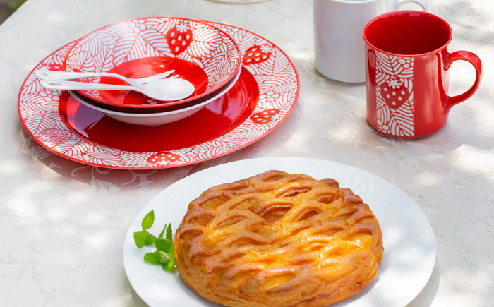 【波佐見焼】苺ミルク 8寸プレート 〈白〉  2点セット【西海陶器】 [OA471]