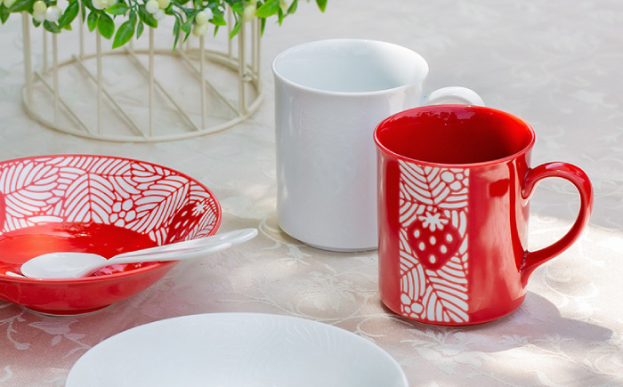 【波佐見焼】苺ミルク マグカップ 〈赤/白〉 2点セット【西海陶器】 [OA475]