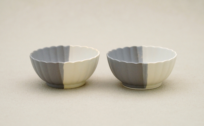【波佐見焼】花しのぎ 丸小付 ペア ハーフカラー（グレー/白）【団陶器】 [PB187]