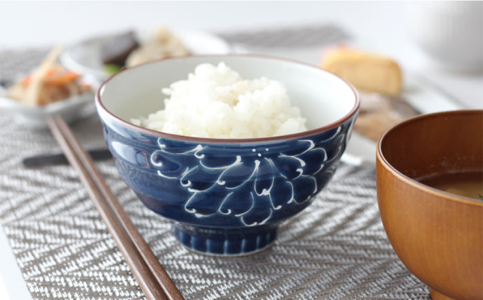 【波佐見焼】一珍菊 茶碗・湯呑 （青・赤） ペアセット【山下陶苑】 [PC41]