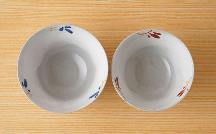 【波佐見焼】唐草小花 茶碗・コップ（青大・赤小）セット【陶もと】 [PE30]
