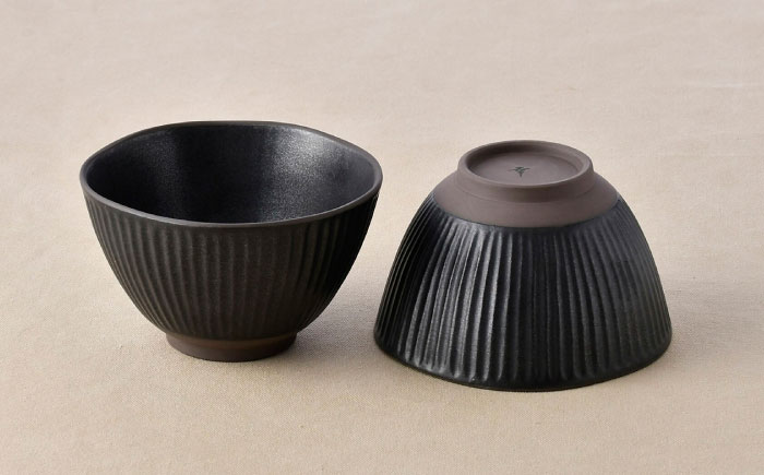 【波佐見焼】しのぎ 丼ぶり ブラック 2個セット【トーエー】 [QC73]