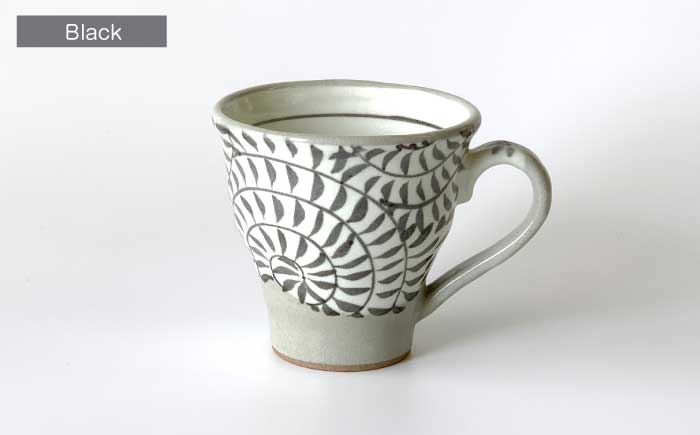 【波佐見焼】マグカップ ペアセット 面取唐草（レッド・ブラック）【ROXY・HASAMI】 [SB106]