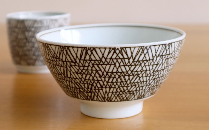 【白山陶器】【グラフ】飯碗(大)と湯のみ猪口 こげ茶セット【波佐見焼】 [TA167]