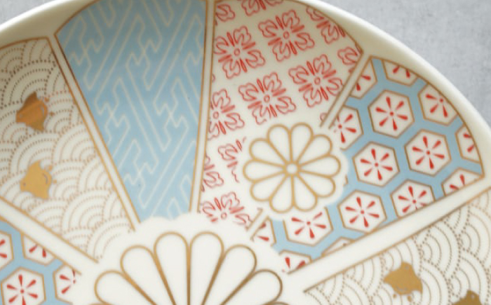 【波佐見焼】金線 吉祥紋菊ちらし 7号皿（化粧箱入り）2点セット【FOURGRACE】 [UG03]