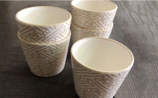 【波佐見焼】粉引き紗綾形地紋カップ 5客セット そばちょこ 湯呑み 小鉢 スープカップ【馬徳陶苑】 [YD05]